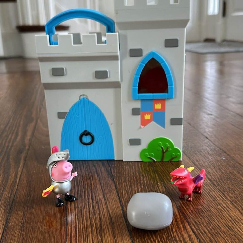 Peppa Pig George’s Castle Travel Play Set